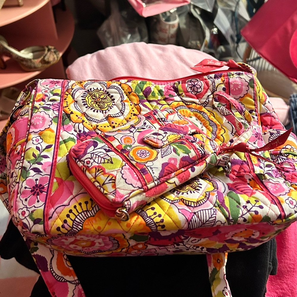 Vera Bradley Lily Bell on the go Bag with wallet! Like new! Stunning set!!